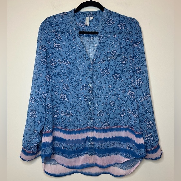 Kut from the Kloth Tops - KUT from the Kloth Jasmine Top Blue Sheer Roll Tab
Long Sleeve Button Up Size XS